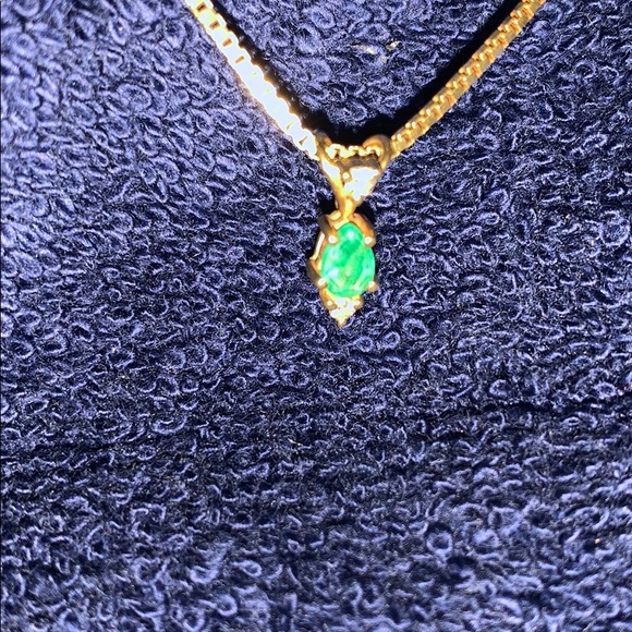 10 karat gold 14 inch chain with emerald - Picture 2 of 3